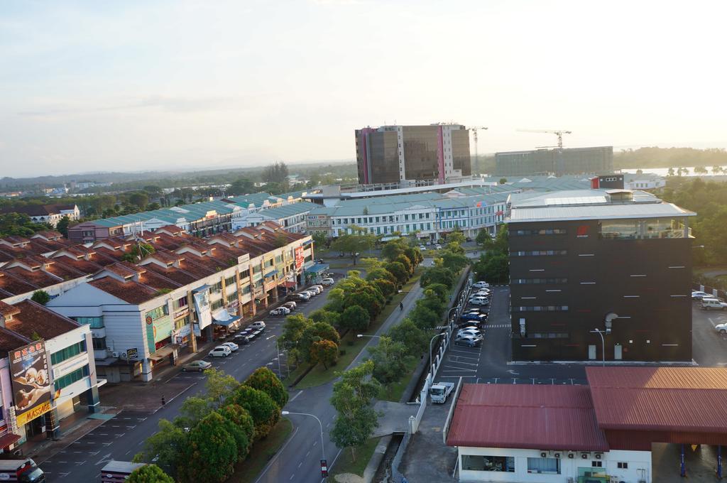Greens Hotel & Suites Bintulu Exterior photo